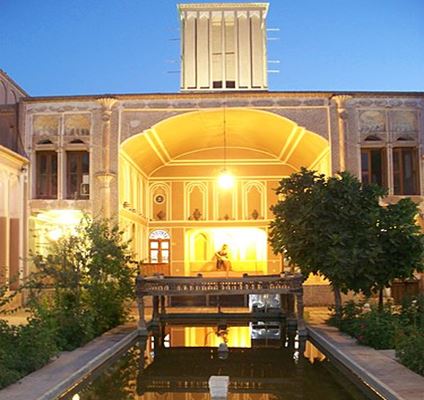 Музеят на монетите в Йезд — разказва историята на иранските монети от древността до днес.